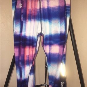 NWOT SKINS A200 Compression Capri Tights Small